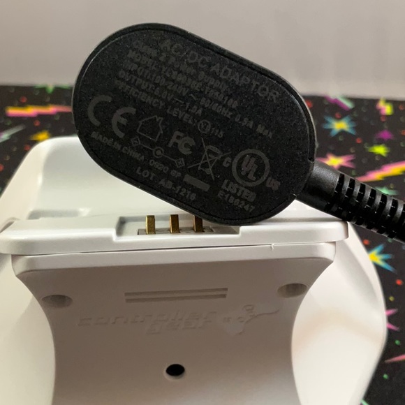 Controller Gear Robot White Xbox Charging Stand Dock.**Battery pack not included - Picture 7 of 7